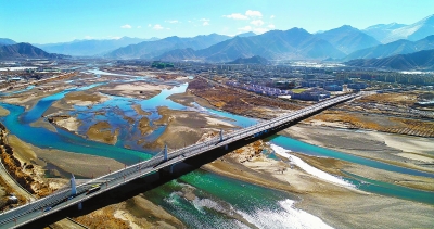 チベット、3年以內(nèi)に全建制村に道路を敷設(shè)