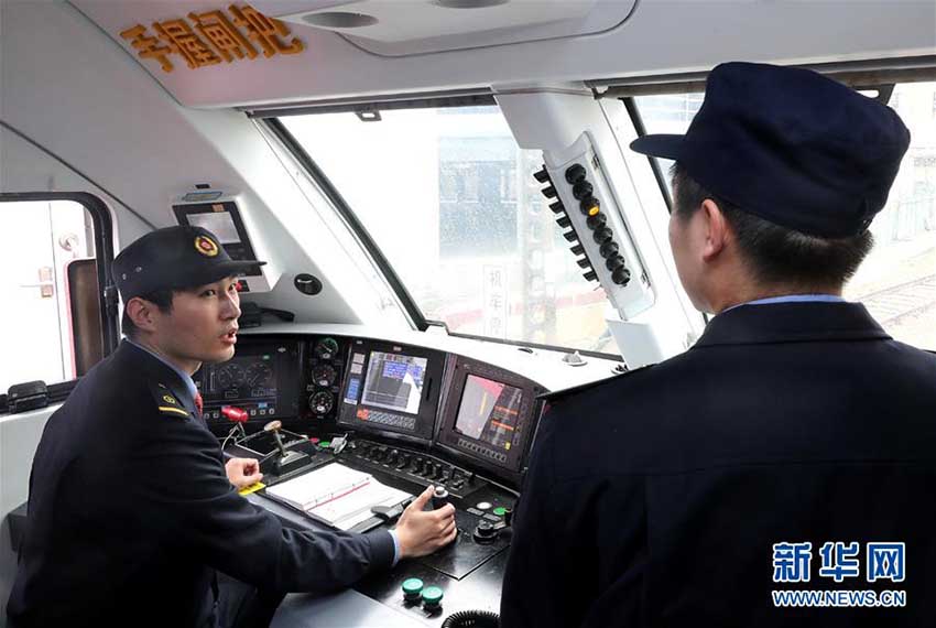 「周恩來號」機(jī)関車が40回目となる春運(yùn)での運(yùn)行