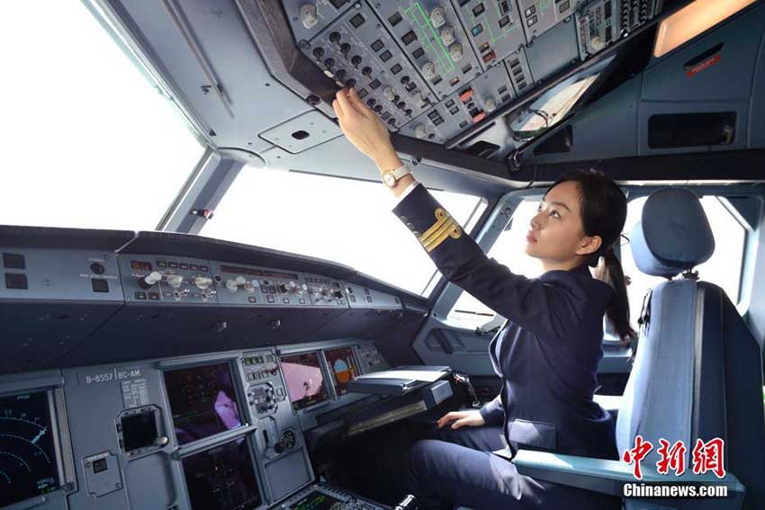才色兼?zhèn)浃?4年生まれの女性、安徽省初の女性パイロットに