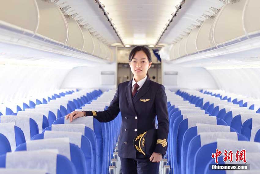 才色兼?zhèn)浃?4年生まれの女性、安徽省初の女性パイロットに