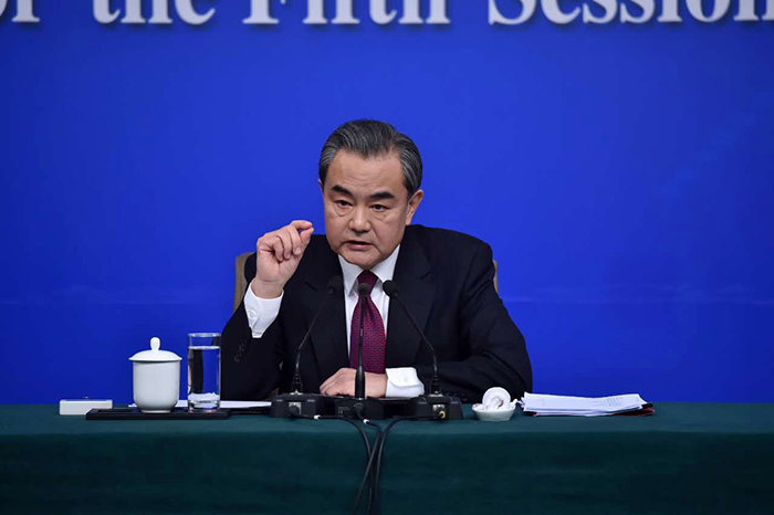 ＜王毅外交部長(zhǎng)記者會(huì)見＞日本が躊躇?後退しなければ、中國(guó)側(cè)は同じ方向に向かいたい