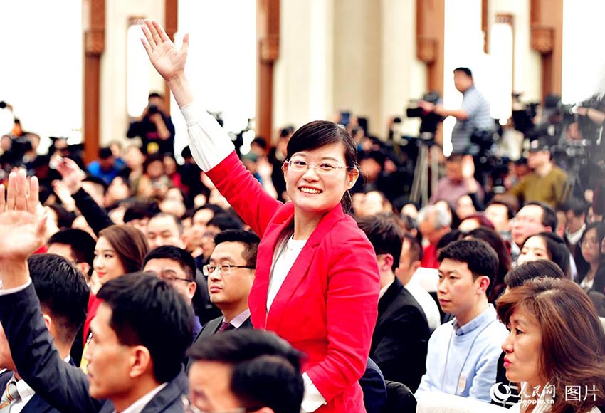 2018年全國両會を取材する女性記者たち