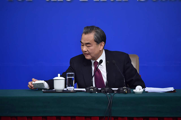 ＜王毅外交部長記者會(huì)見＞中國はWTO中心の世界自由貿(mào)易體制を維持