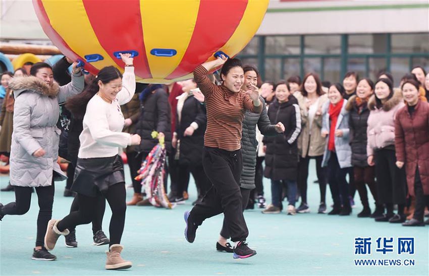 中國(guó)各地で運(yùn)動(dòng)を楽しみながら「三八婦女節(jié)」を祝う女性たち