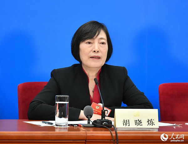 ＜全國(guó)政協(xié)記者會(huì)見(jiàn)＞金融リスクを速やかに解消