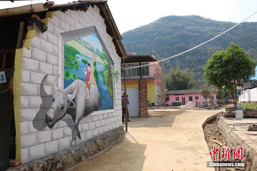 家屋の壁に描かれた3Dアートで貧困村の観光業(yè)発展に　広西