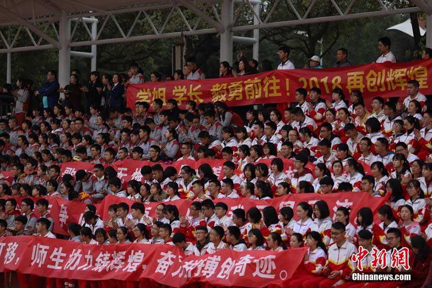 高考までラストパート　貴州省の貴陽(yáng)市第一中學(xué)で宣誓式