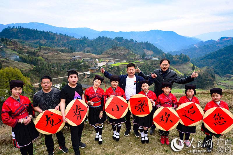 色鮮やかな花咲き誇る　広西壯族自治區(qū)小寨村の春の景色