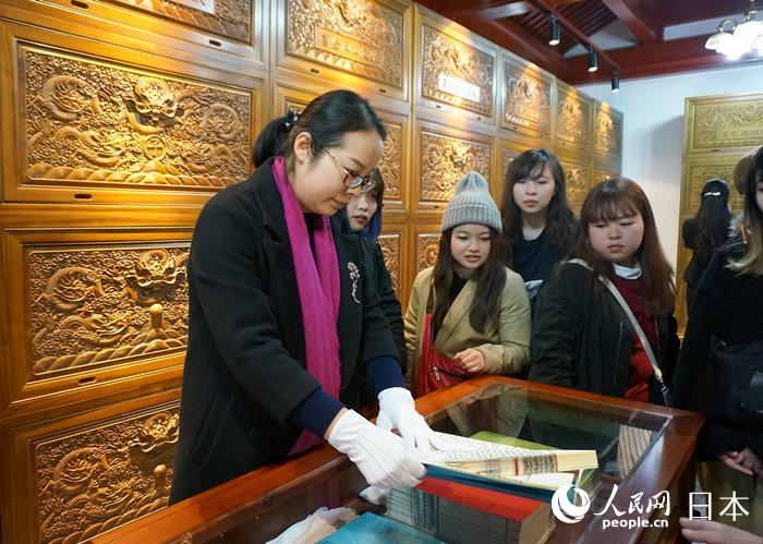 日本の大學(xué)生が北京市第三十五中學(xué)で「お寶さがし」