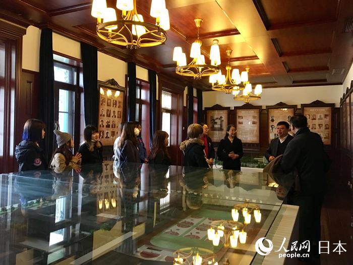 日本の大學(xué)生が北京市第三十五中學(xué)で「お寶さがし」