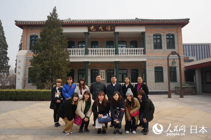 日本の大學(xué)生が北京市第三十五中學(xué)で「お寶さがし」