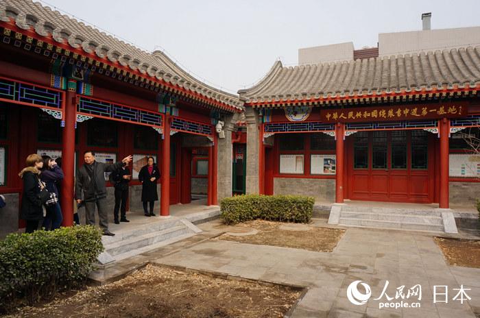 日本の大學(xué)生が北京市第三十五中學(xué)で「お寶さがし」