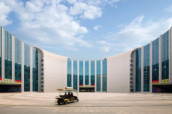 中國「中國國際輸入博覧會は各國の『大合唱』」