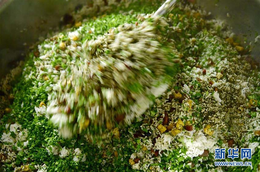 恩施トゥチャ族の春の定番郷土料理「社飯」　湖北省