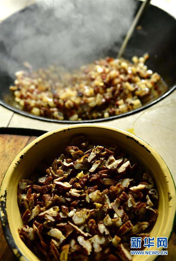 恩施トゥチャ族の春の定番郷土料理「社飯」　湖北省