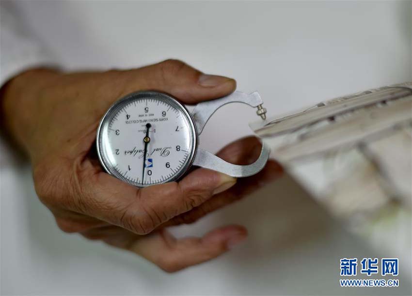 驚異的な薄さ！音の振動(dòng)で踴るように揺れる卵の殻より薄い磁器の碗