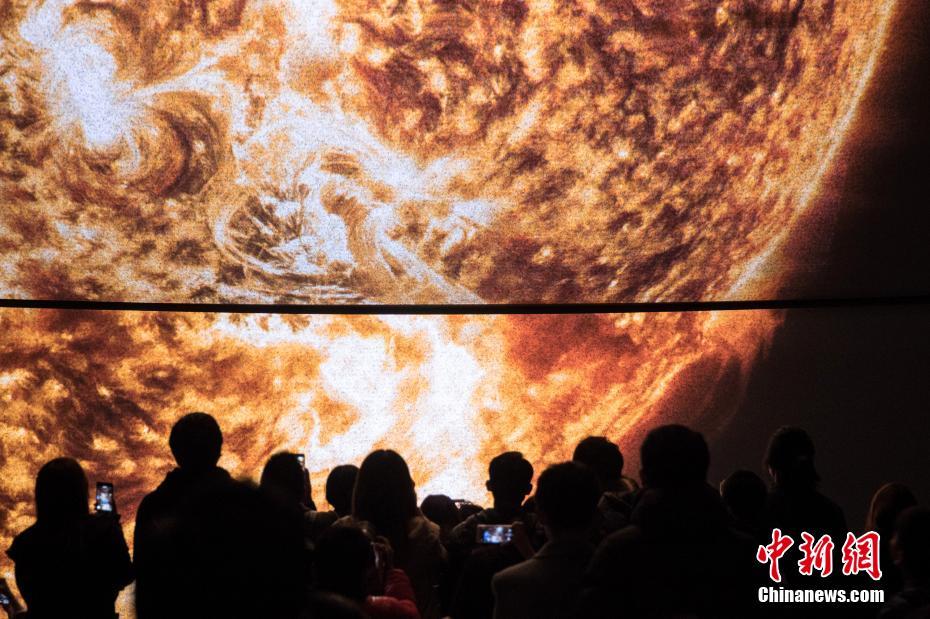 音?映像?振動で宇宙を表現(xiàn)　黒川良一氏の「unfold」が上海で展示