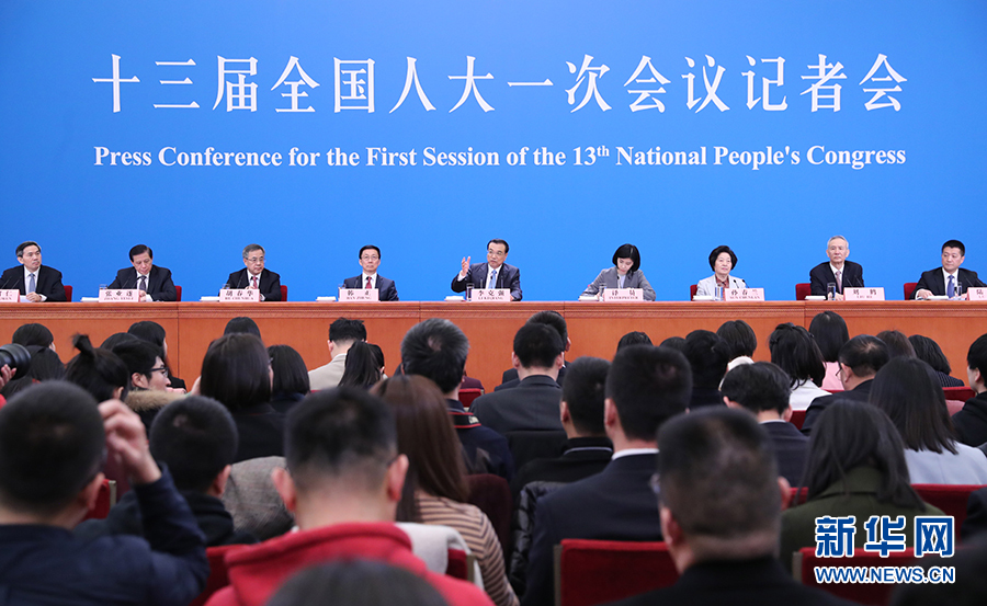 李克強(qiáng)総理が國(guó)內(nèi)外の記者と會(huì)見