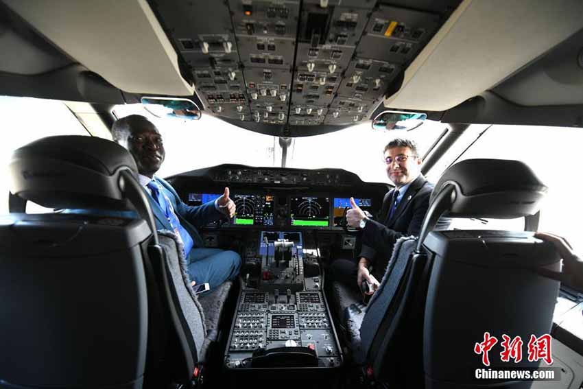 初めて國際連合のデザインが塗裝された航空機が福州市に無事到著