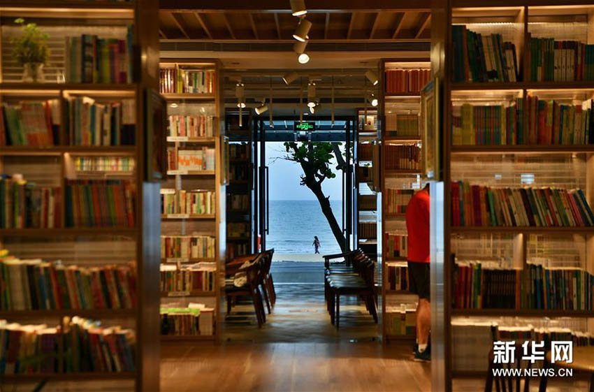 海を眺めながら読書を楽しめるオシャレな書店　海南省