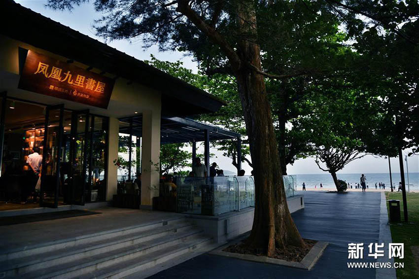 海を眺めながら読書を楽しめるオシャレな書店　海南省