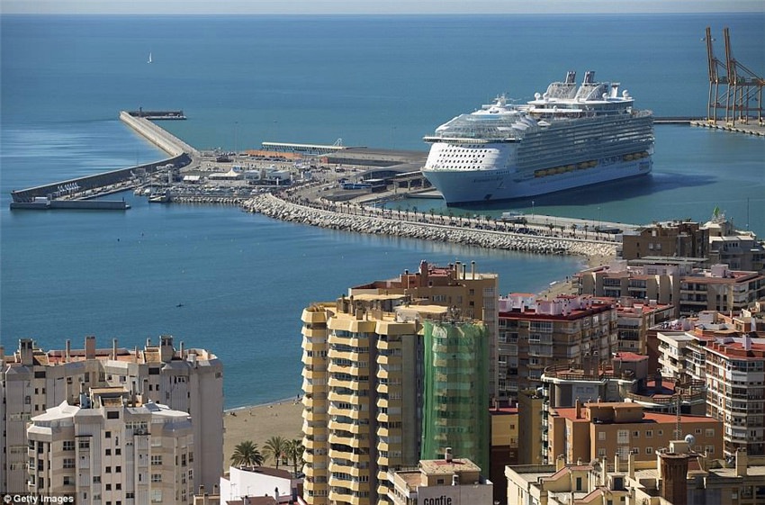 洋上に浮かぶ街「シンフォニー?オブ?ザ?シーズ」が今日就航