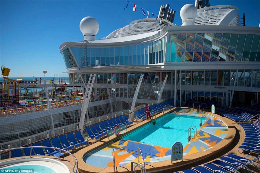 洋上に浮かぶ街「シンフォニー?オブ?ザ?シーズ」が今日就航