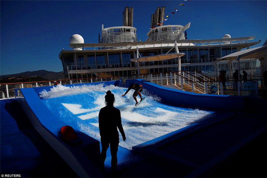 洋上に浮かぶ街「シンフォニー?オブ?ザ?シーズ」が今日就航