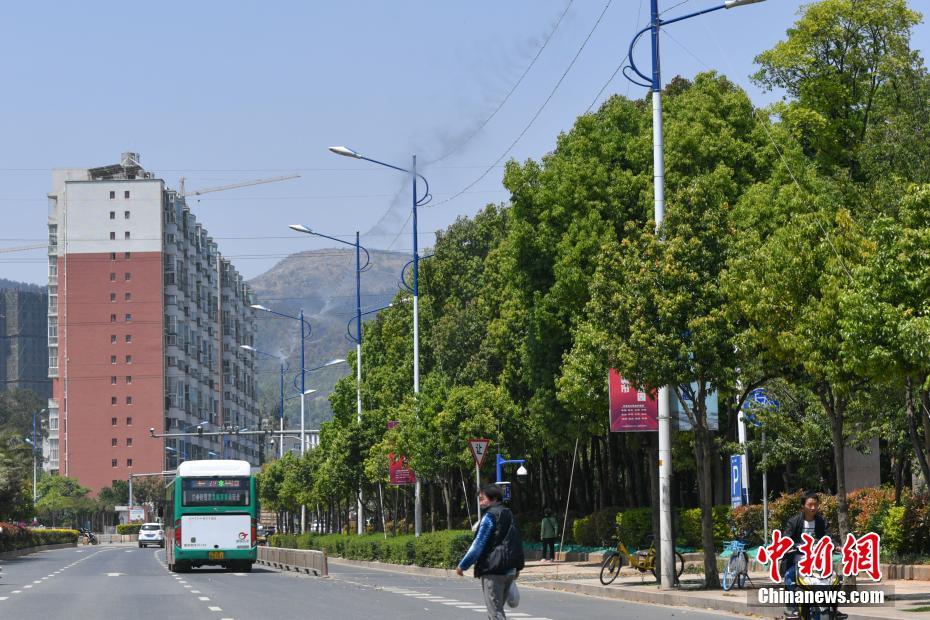 電線の高さに設(shè)置の除塵ミスト登場(chǎng)　空気をクリーンにして灌漑も　雲(yún)南省