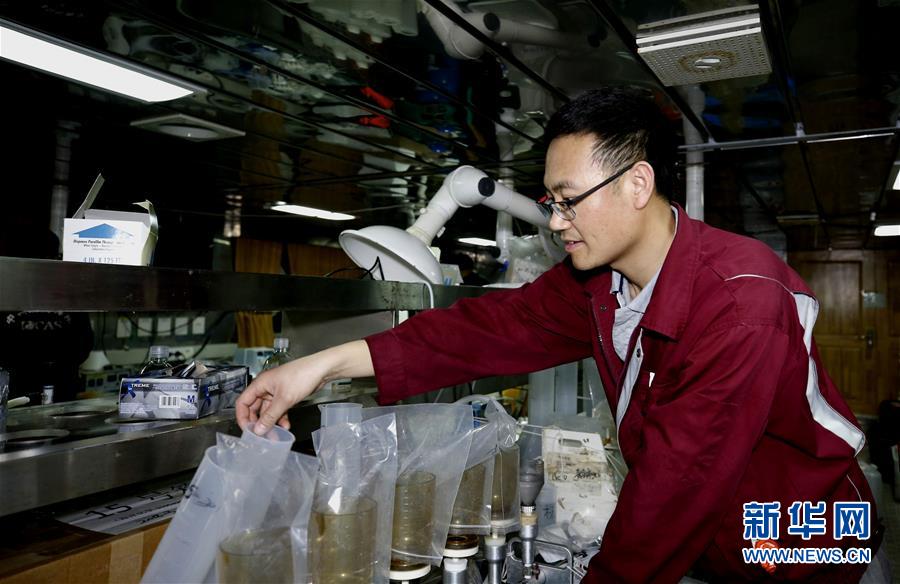 科學(xué)観測(cè)船「科學(xué)號(hào)」がマゼラン海山の総合調(diào)査を展開(kāi)