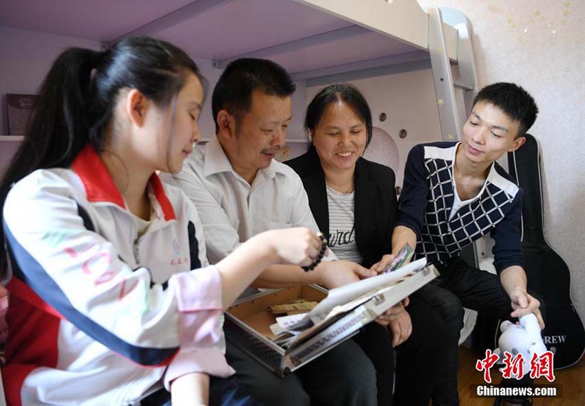 娘を探して24年、ついに再會果たした四川省のタクシー運転手