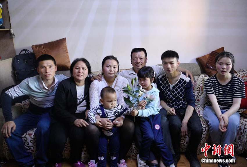 娘を探して24年、ついに再會果たした四川省のタクシー運転手