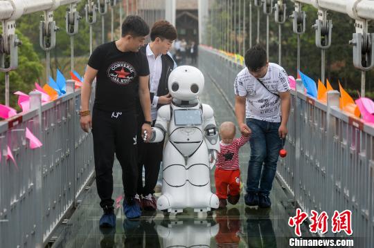 長沙の観光地にガイドロボット登場　24時間対応