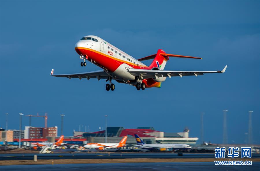 國(guó)産ジェット「ARJ21-700」がアイスランド強(qiáng)橫風(fēng)テスト飛行を終える