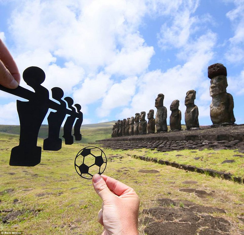 想像力かきたてる作品　切り絵と世界の名所を融合させたカメラマン