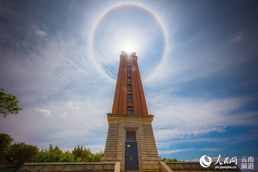 雲(yún)南省昆明市の上空に珍しい「日暈」発生