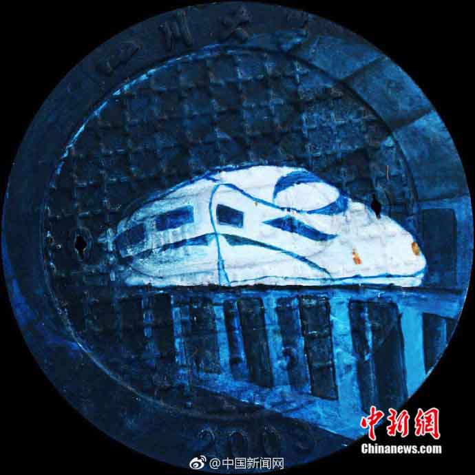 中國(guó)スタイルが次々と！四川大學(xué)のマンホールデザインイベント