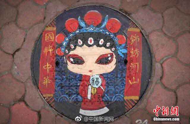 中國スタイルが次々と！四川大學(xué)のマンホールデザインイベント