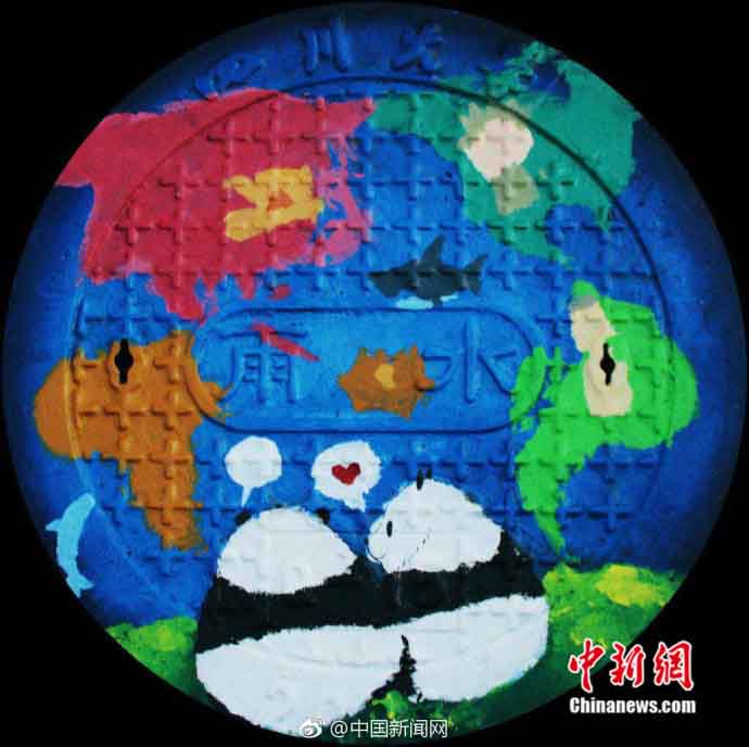 中國スタイルが次々と！四川大學のマンホールデザインイベント