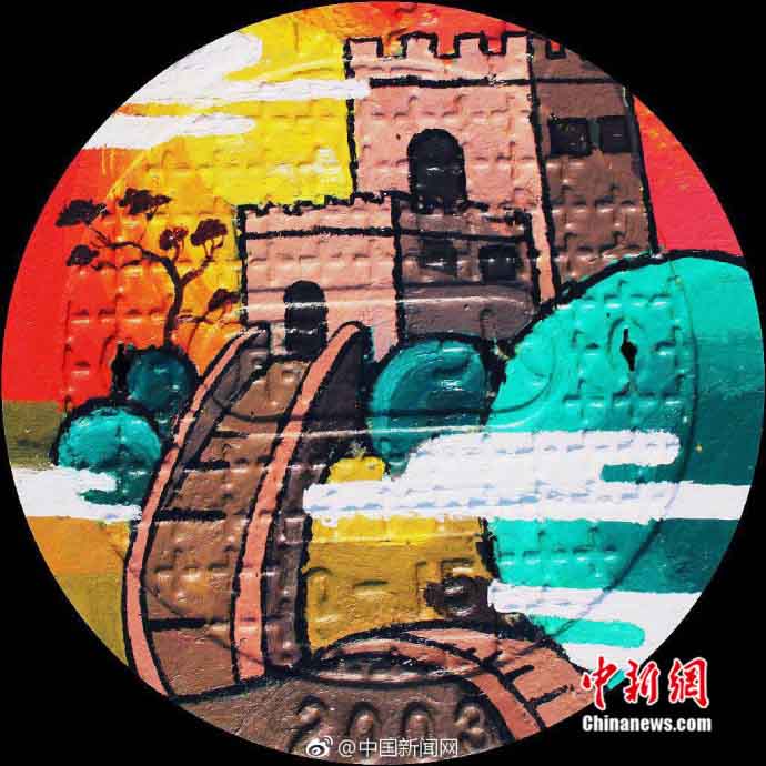 中國スタイルが次々と！四川大學(xué)のマンホールデザインイベント