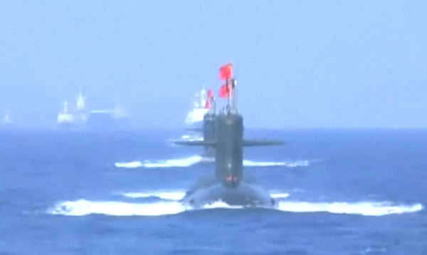 寫真で見る南中國海閲兵　中國海軍の7作戦群?軍艦48隻が參加