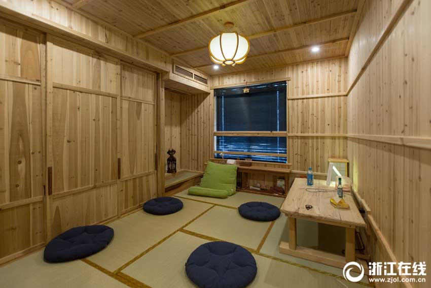 娘のためならエンヤコラ！ログハウス自作の父親　杭州市