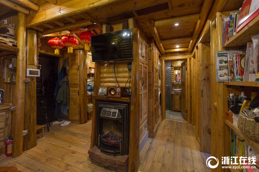 娘のためならエンヤコラ！ログハウス自作の父親　杭州市