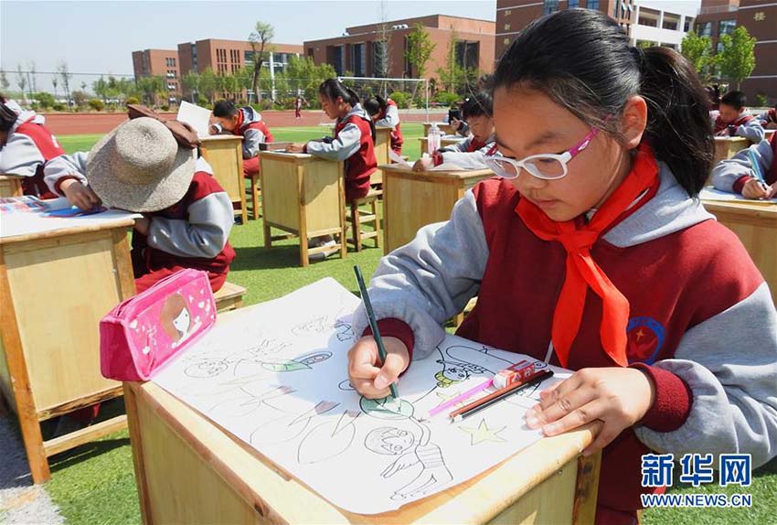 間もなく「アースデイ」　地球保護(hù)をテーマに絵畫作成