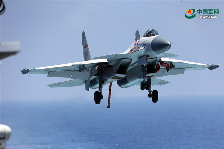 「遼寧」艦隊(duì)が遠(yuǎn)洋で訓(xùn)練　海軍創(chuàng)設(shè)69周年を祝う