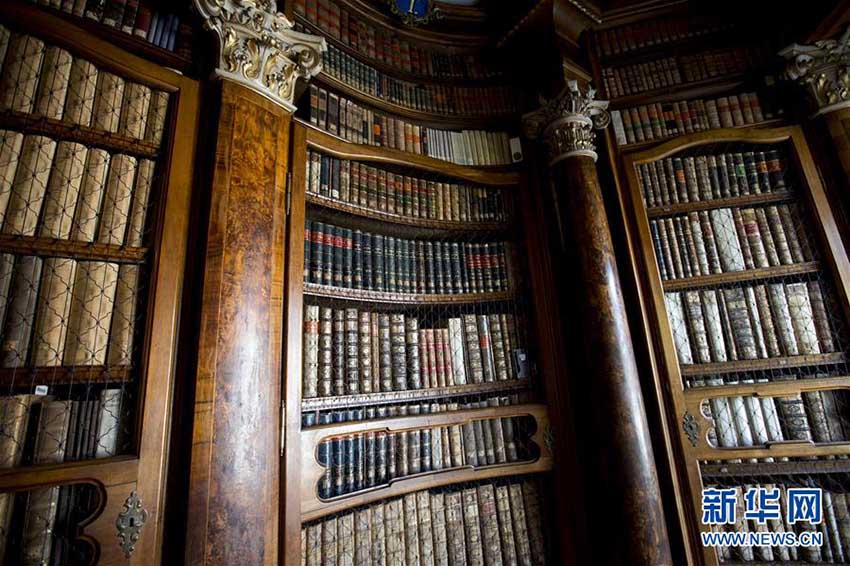 1000年の歴史持つスイスの修道院附屬?lài)頃?shū)館　世界文化遺産にも登録