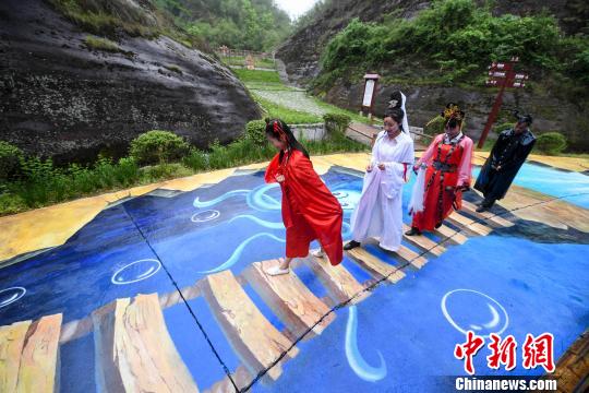 湖南省の村民たちが西遊記コスプレでストーリーを再現(xiàn)