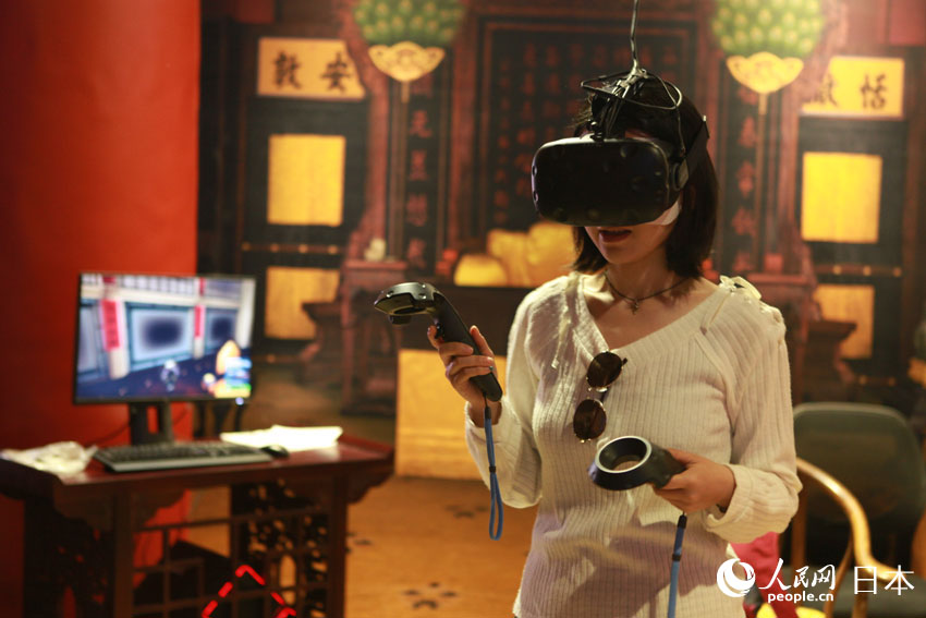 故宮を巡り、養(yǎng)心殿を體感　デジタル故宮を體験した日本人観光客