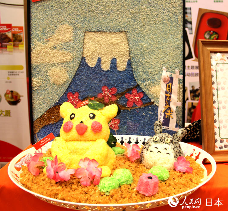 在中國日本大使館の「春の交流會」　企業(yè)や地方自治體の特産品並ぶ