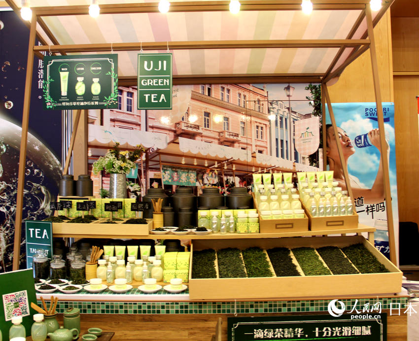 在中國日本大使館の「春の交流會」　企業(yè)や地方自治體の特産品並ぶ